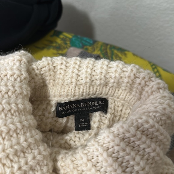 Banana Republic Lace Stitch Turtle Neck VGUC - Picture 4 of 4